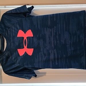 Under Armour Kids Navy Blue Graphic T-Shirt With Pink Logo. Youth Large